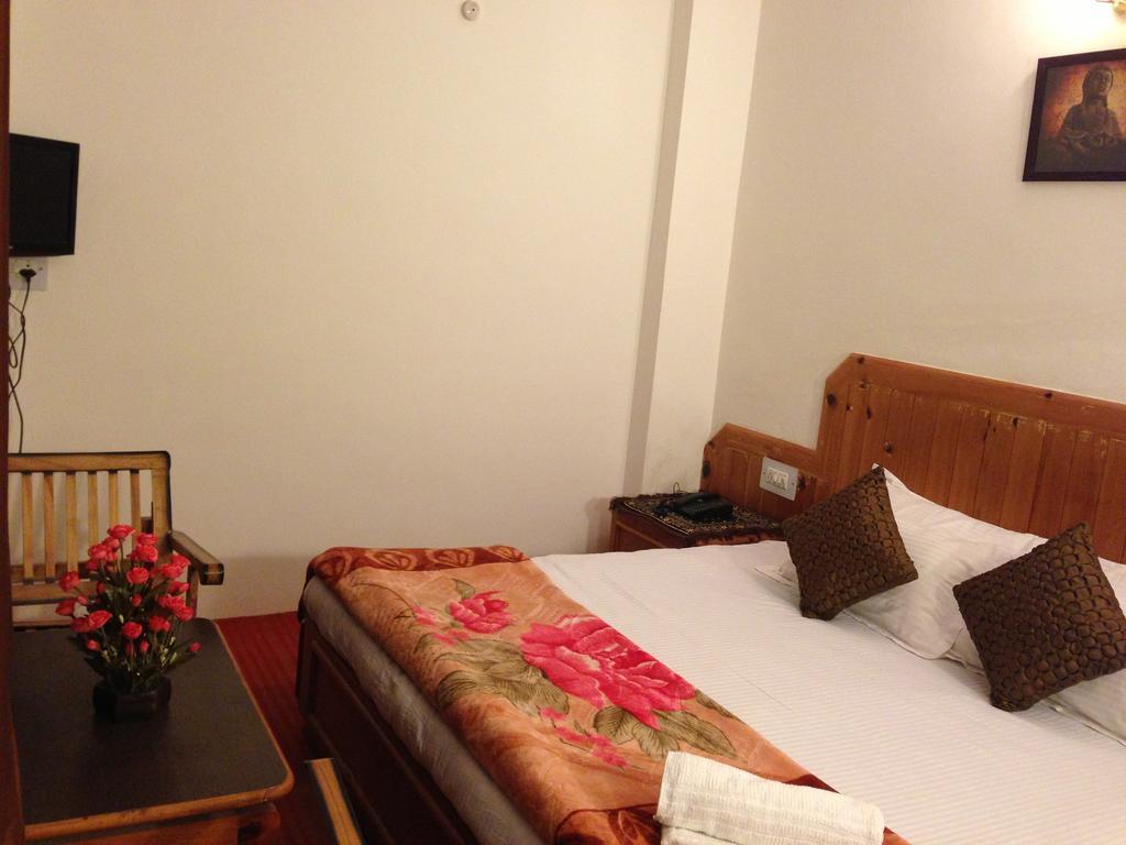 Akash Hills Hotel Manāli Kültér fotó
