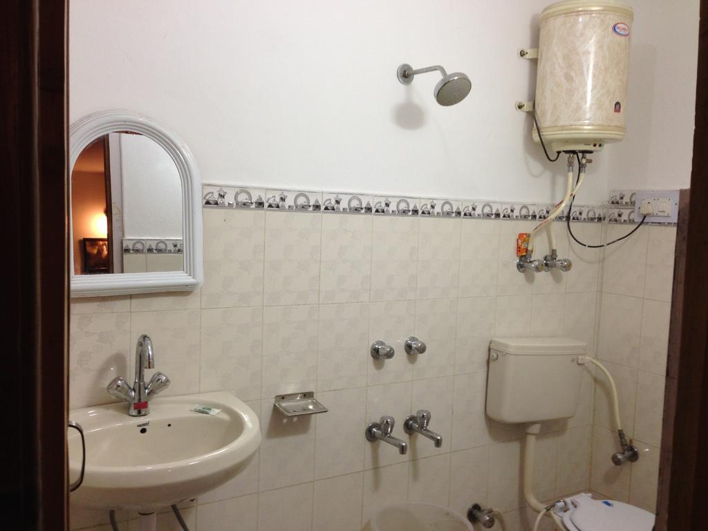 Akash Hills Hotel Manāli Szoba fotó