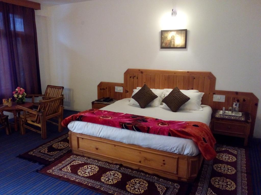 Akash Hills Hotel Manāli Szoba fotó